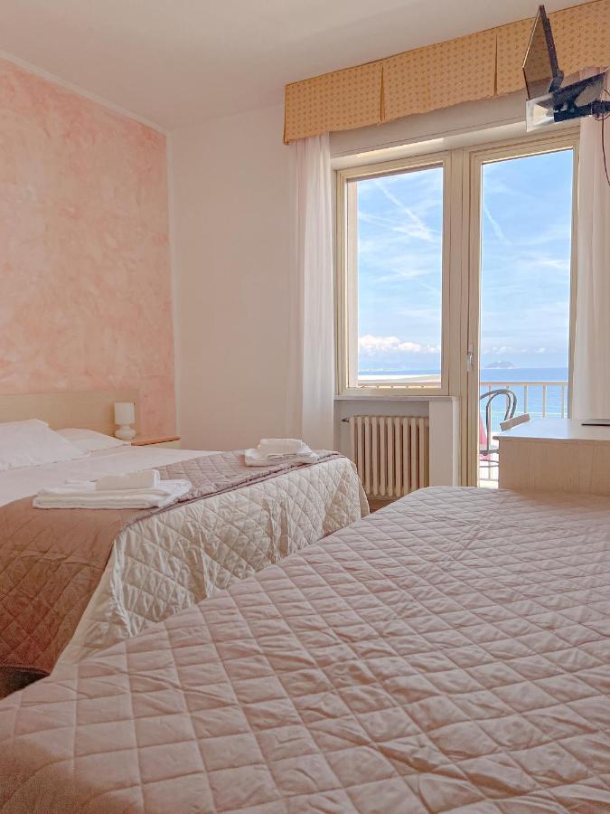 Hotel Ambassador Laigueglia Exteriér fotografie